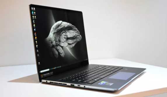 Review Laptop MSI Creator Z16